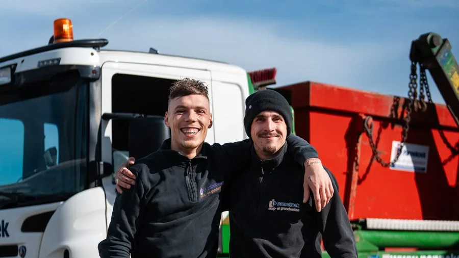 Medewerker van Pannekoek bij het materieel